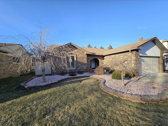 single story home featuring brick siding, a front lawn, roof with shingles, driveway, and an attached garage