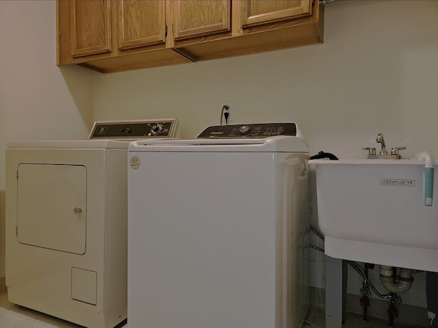 laundry room with a sink, cabinet space, and washing machine and dryer