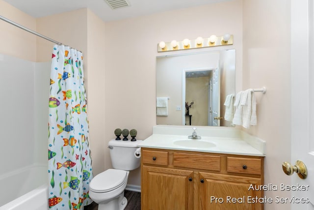 bathroom with visible vents, toilet, shower / bath combo, and vanity