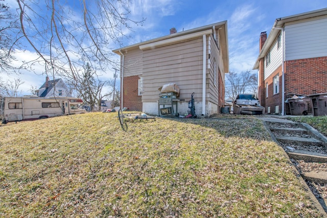 back of house featuring a yard