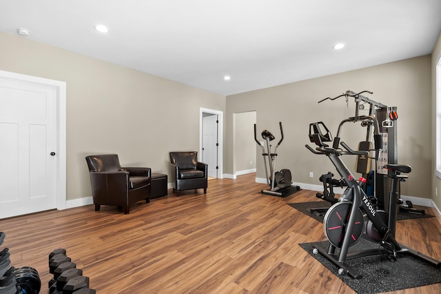 workout area with light wood-style flooring, recessed lighting, and baseboards