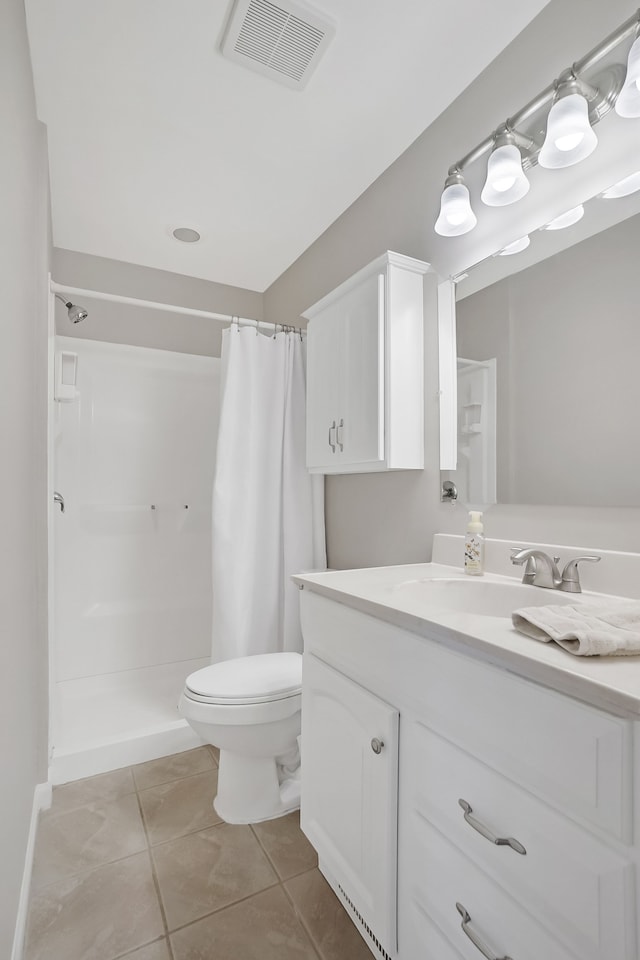 full bathroom featuring tile patterned flooring, visible vents, curtained shower, and toilet