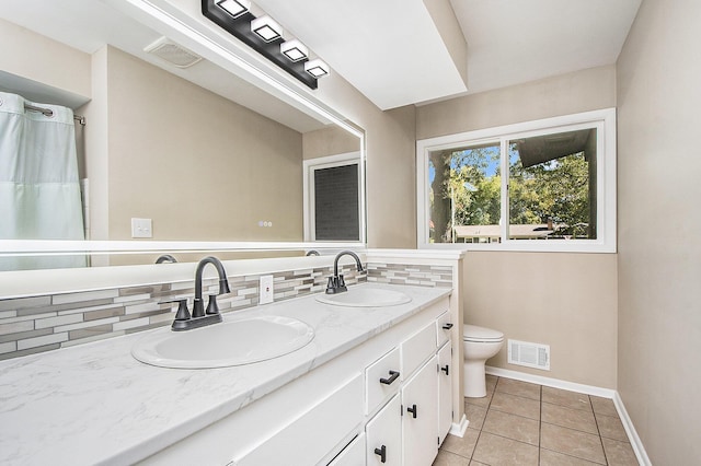 full bath featuring a sink, visible vents, and decorative backsplash