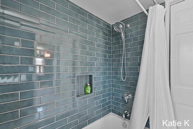 full bath with shower / bath combo with shower curtain