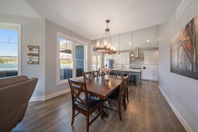 dining area featuring visible vents, an inviting chandelier, baseboards, and dark wood-style flooring