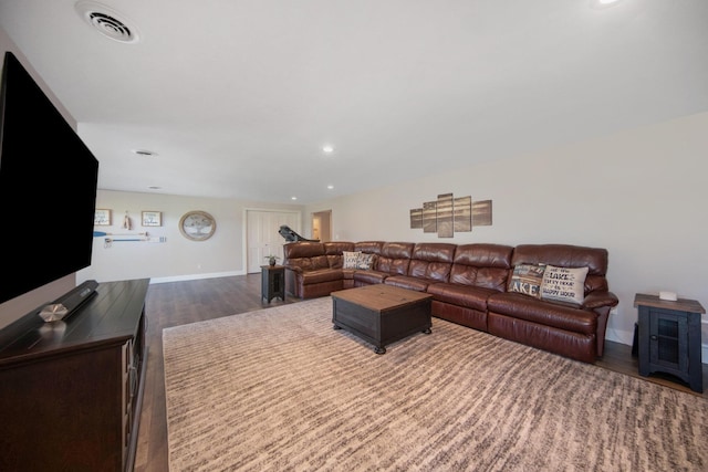 living room with recessed lighting, baseboards, visible vents, and dark wood-style flooring