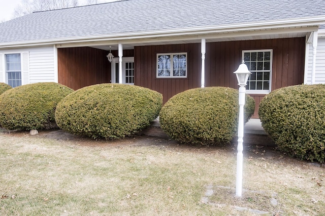 entrance to property with a shingled roof