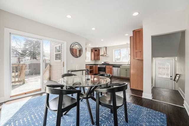 dining area featuring recessed lighting, dark wood-type flooring, and baseboards