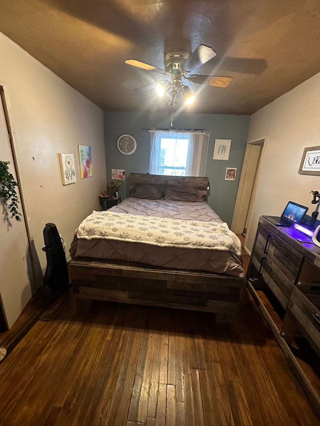 bedroom with dark wood-style floors and ceiling fan