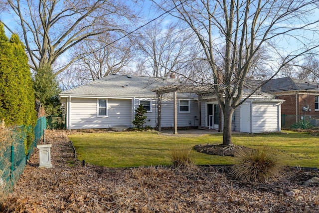 view of front of home featuring a front lawn, fence, and a patio