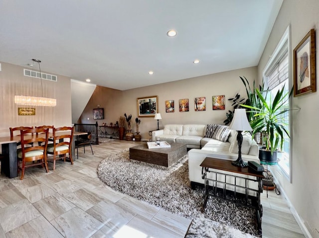 living area with visible vents, recessed lighting, an inviting chandelier, and baseboards