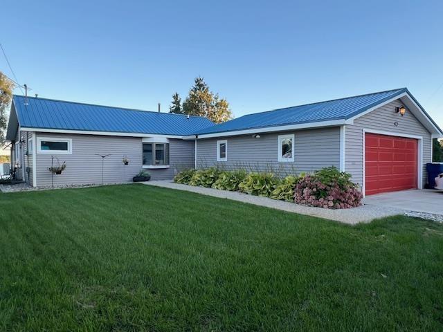 940 N W Silver Lake Rd, Traverse City MI, 49685, 2 bedrooms, 2 baths house for sale