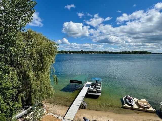 Listing photo 3 for 940 N W Silver Lake Rd, Traverse City MI 49685