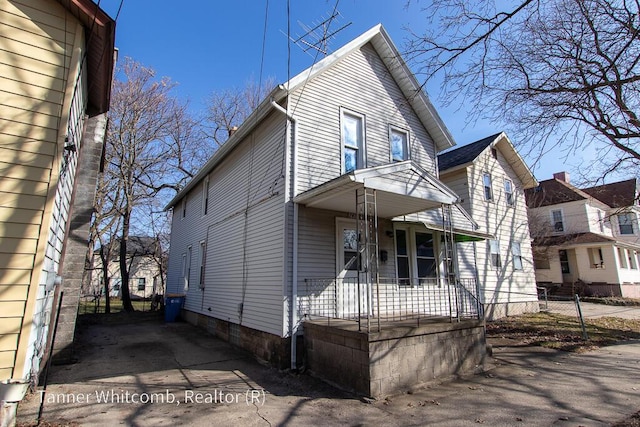 view of front facade with a porch and fence