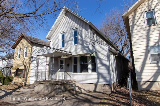 view of front of property