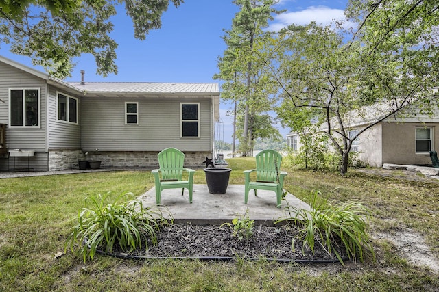 view of yard with a patio area