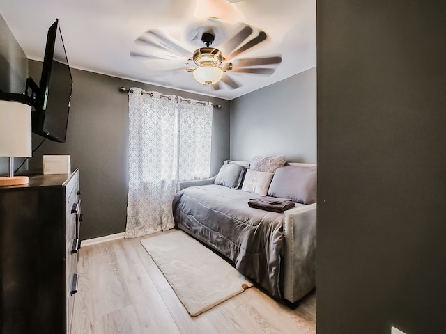 bedroom featuring light wood-type flooring and a ceiling fan