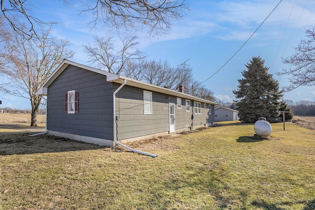 view of side of property featuring a yard