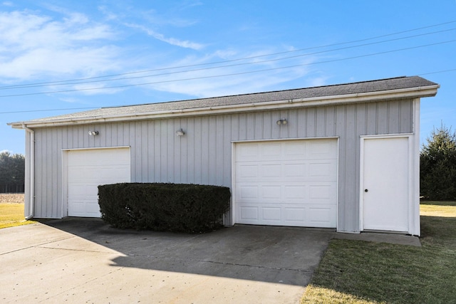 view of detached garage