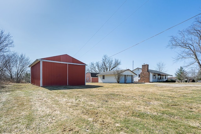 view of yard with an outdoor structure and a pole building