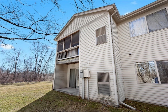 rear view of house featuring a lawn