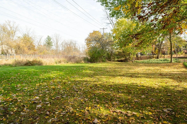 view of yard featuring fence