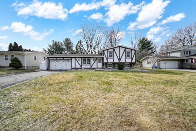 view of front of property featuring a front lawn, an attached garage, and driveway