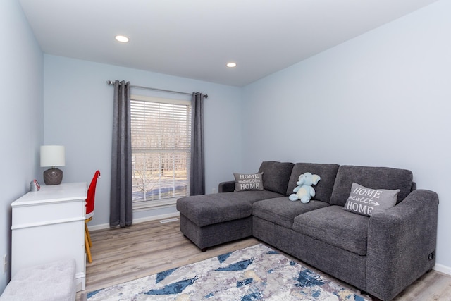 living room with visible vents, recessed lighting, wood finished floors, and baseboards