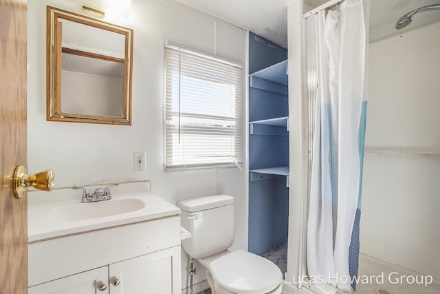 full bathroom with toilet, curtained shower, a textured ceiling, and vanity