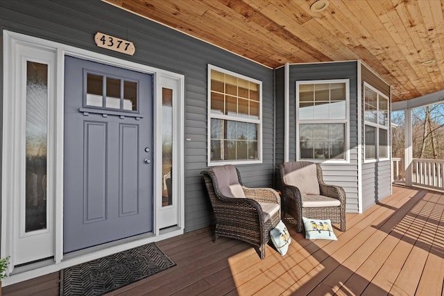 property entrance with crawl space and a porch