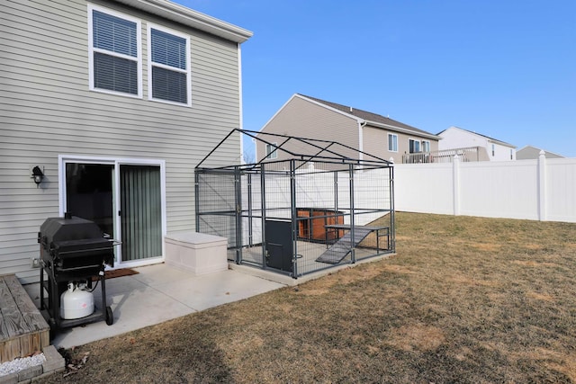 view of yard featuring an outbuilding and fence