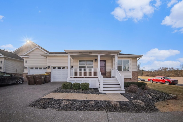 view of front of house featuring aphalt driveway and covered porch