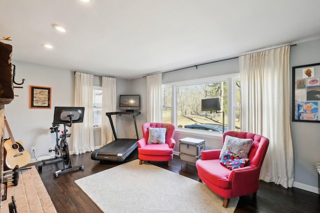 exercise area featuring wood finished floors, recessed lighting, a healthy amount of sunlight, and baseboards