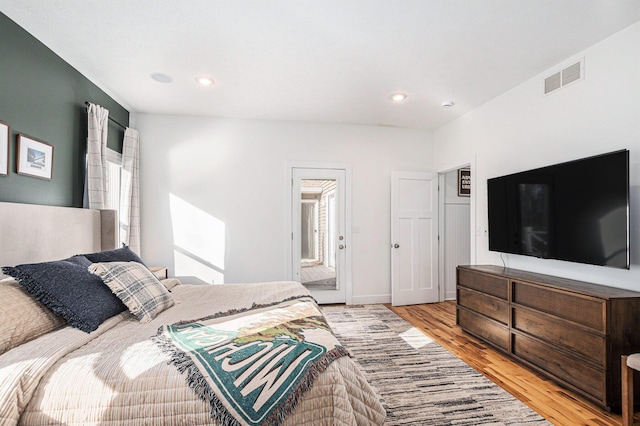 bedroom featuring visible vents, recessed lighting, light wood-type flooring, and baseboards