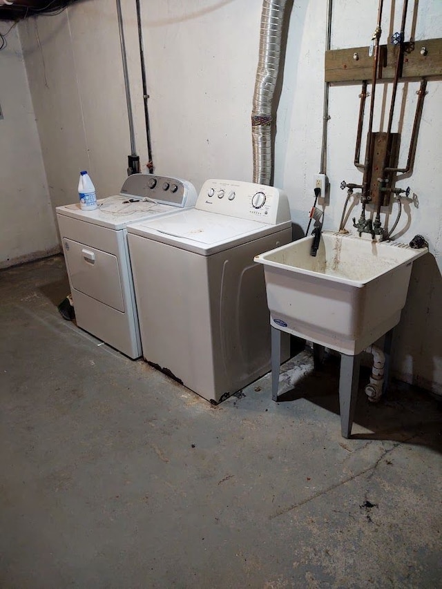 21641 Jacksonville St, Farmington Hills, MI 48336 - laundry room featuring laundry area and washer and clothes dryer