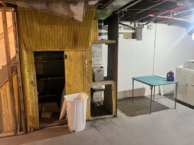 unfinished basement featuring washer / clothes dryer