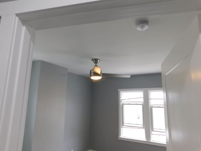 empty room with a ceiling fan