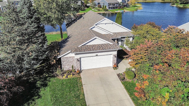 bird's eye view with a water view