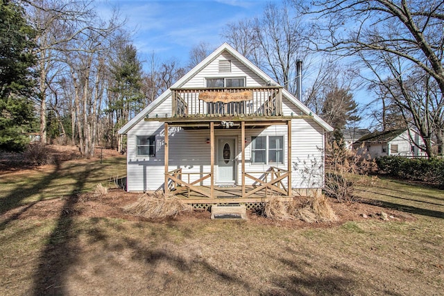 view of front of property featuring a front yard