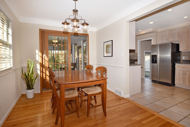 dining space with recessed lighting, baseboards, visible vents, and light wood-type flooring