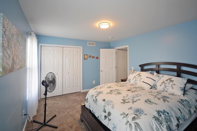 bedroom featuring carpet floors and a closet