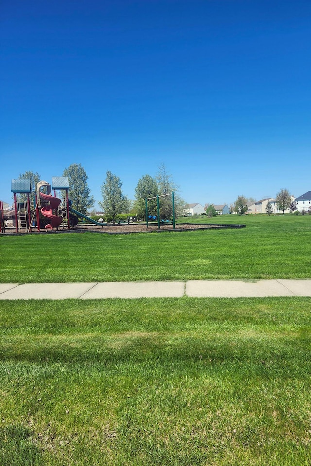 view of property's community featuring a yard