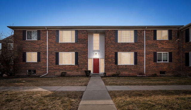 view of front of house featuring a front yard and brick siding