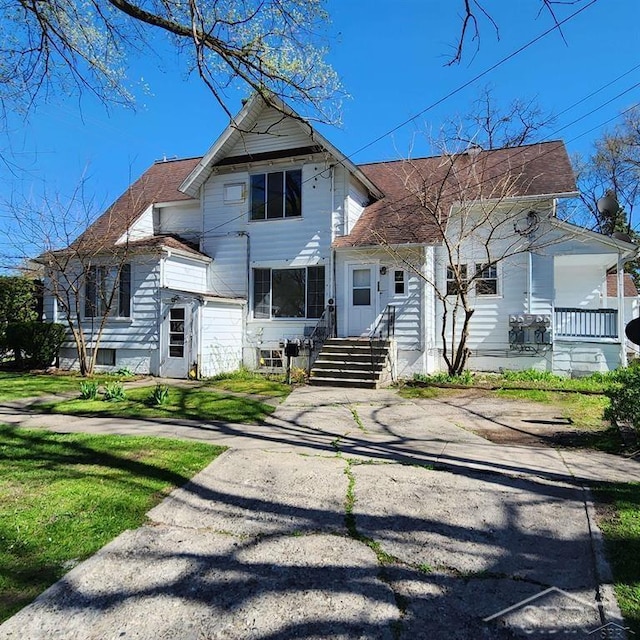 view of front facade with a shingled roof