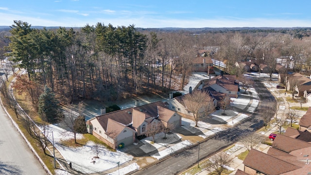 birds eye view of property featuring a forest view