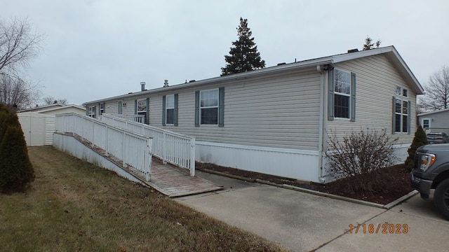 back of house featuring an outdoor structure and a shed