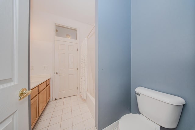 full bath featuring shower / bath combo with shower curtain, toilet, vanity, and tile patterned flooring