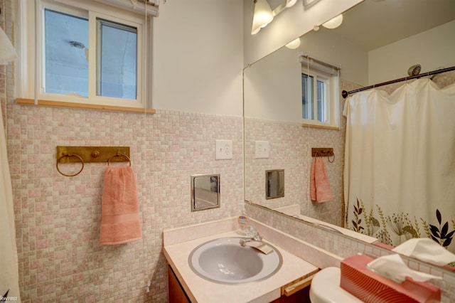 full bathroom featuring vanity, tile walls, toilet, and a shower with curtain