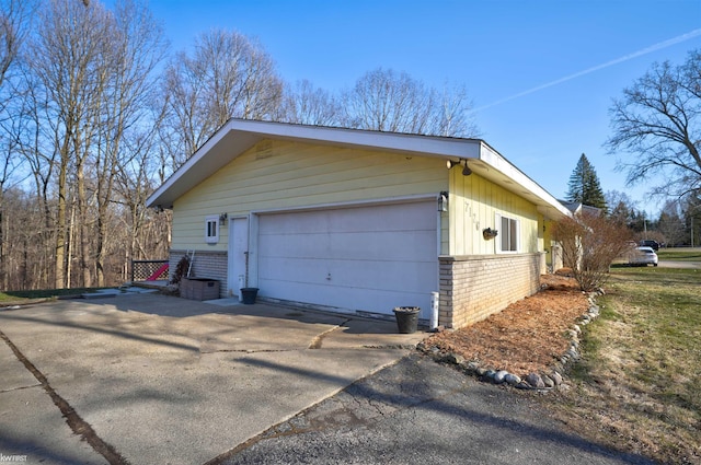 view of detached garage