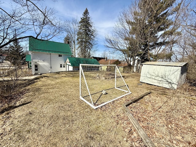 view of yard with a storage unit and an outdoor structure